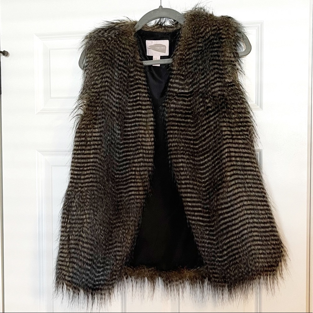 Forever 21 faux fur vest, Sz M